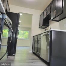 Building Photo - 1126 Barnaby Terrace SE