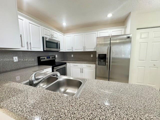Foto del edificio - 833 NW 208th Terrace