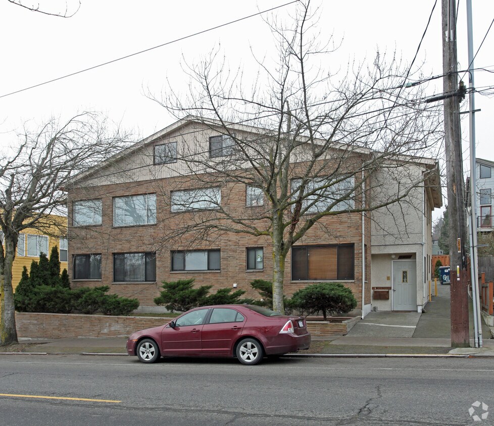 Building Photo - 4207 Fremont Ave N