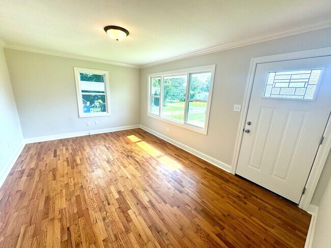 Foto del edificio - Freshly Renovated in Athens City! Lawncare included!