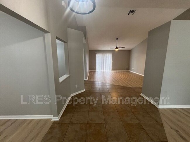 Foto del edificio - 1004 Stout Ct