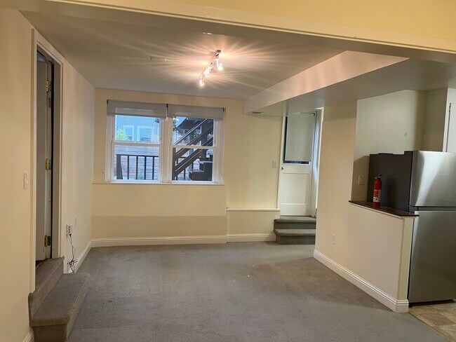 main room - 254 A Missouri St Apartments