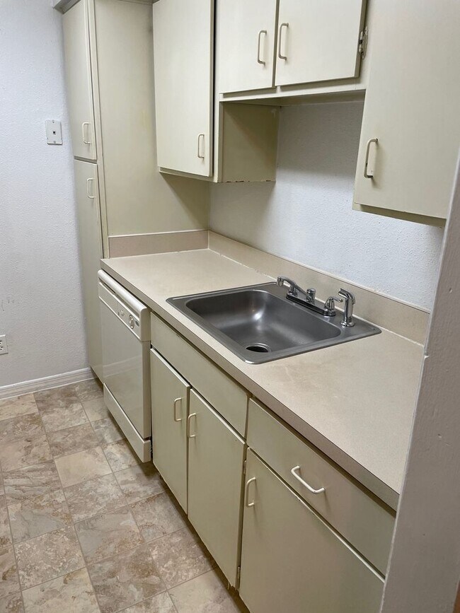 Foto del edificio - Ground Floor Two bedroom condo