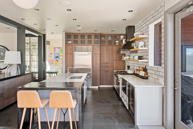 Foto del edificio - 399 Maple Ridge Ln