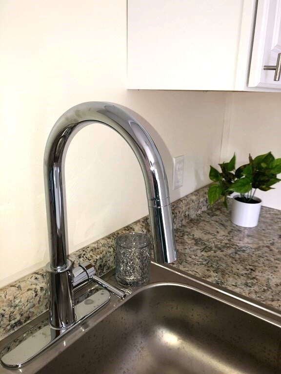 Building Photo - 10 Bridge St