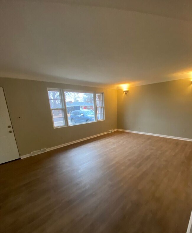 Foto del edificio - Three bedroom Brick Ranch in Godfrey