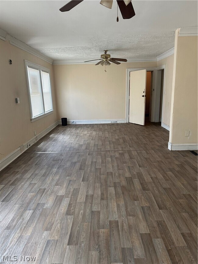 Foto del edificio - 15415 Kinsman Rd