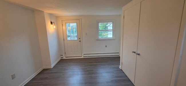 Building Photo - 146 Walnut St