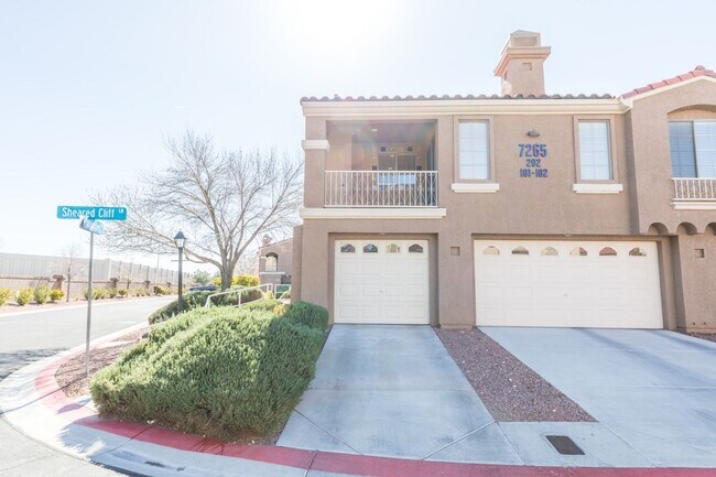 Foto del edificio - Available! 2 Bedroom Townhome inside Pacif...