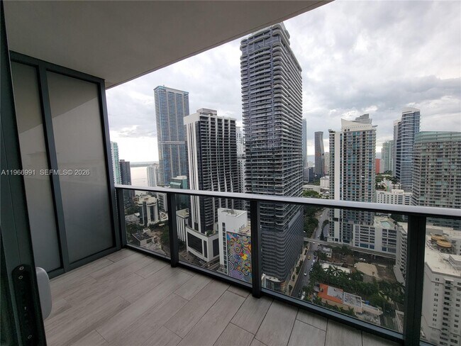 Foto del edificio - 45 SW 9th St