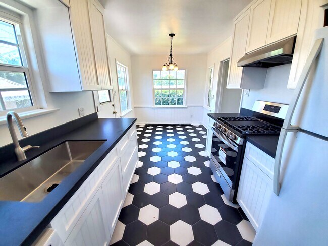 Kitchen and dining - 4020 Bemis St