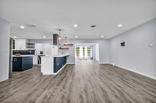 Building Photo - 851 SW 49th Terrace