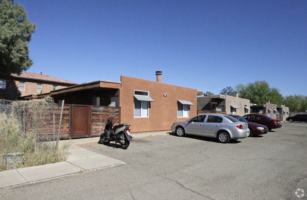 Primary Photo - 3055-3085 E Allen Rd