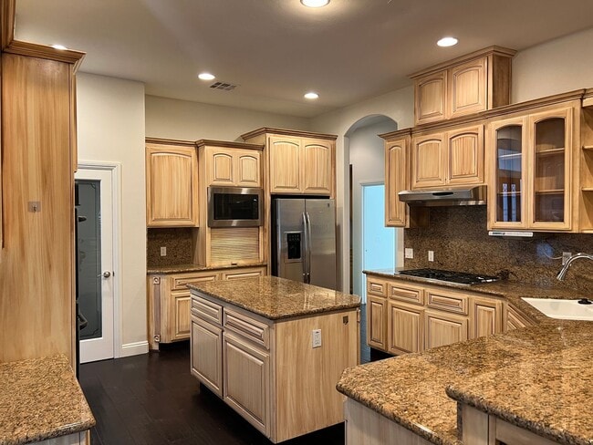 Building Photo - Gated Grand Island Home! MOVE IN SPECIAL