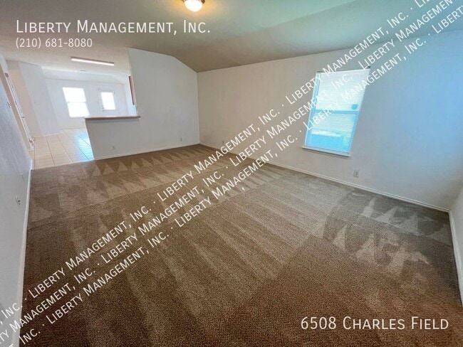 Building Photo - 3 Bed, 2 Bath Home with 9 ft Ceilings