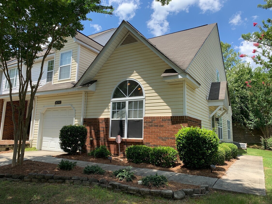 Primary Photo - Townhouse in the Old Stone Crossing Community