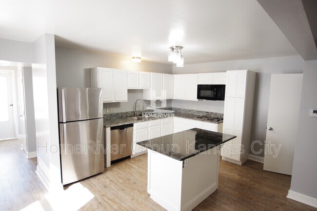 Foto del edificio - 10631 N Locust Ct