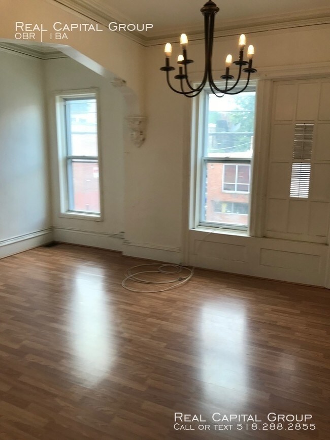 Building Photo - Studio Apartment On Lark St  Albany NY