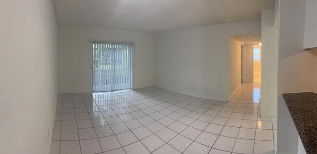 Foto del edificio - 11501 NW 44th St