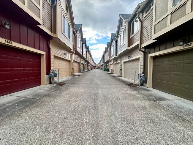 Foto del edificio - 1/2 off first months rent!! | Modern Comfort Meets Convenience in Beaverton Townhouse 2 Bed 2.5 B...