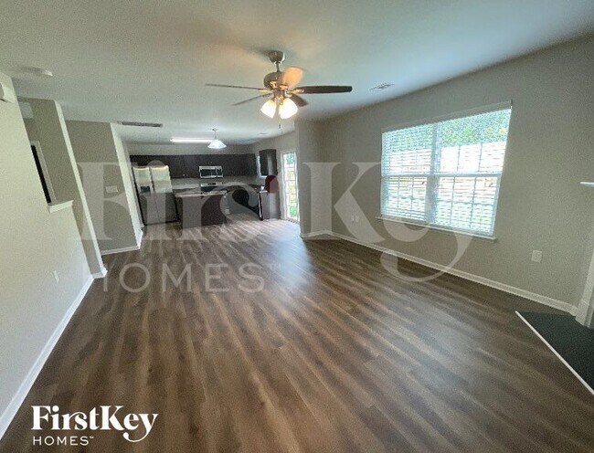 Building Photo - 1800 Eastway Dr
