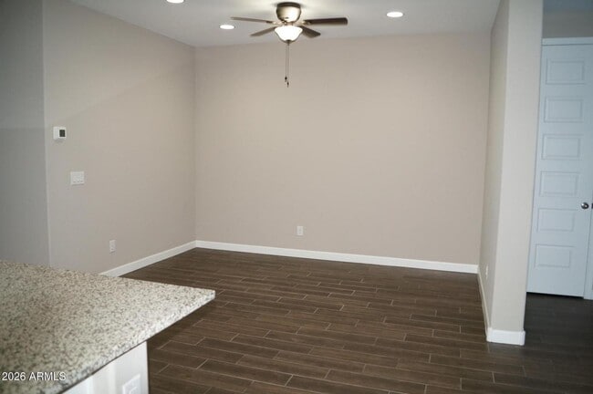 Building Photo - 717 W Anderson Dr