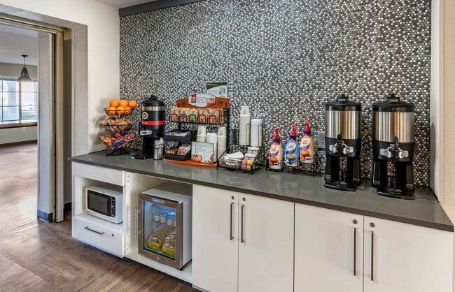 Building Photo - Furnished Studio-San Jose - Airport