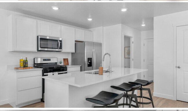 Building Photo - 487 N Scuttlebutt Ln
