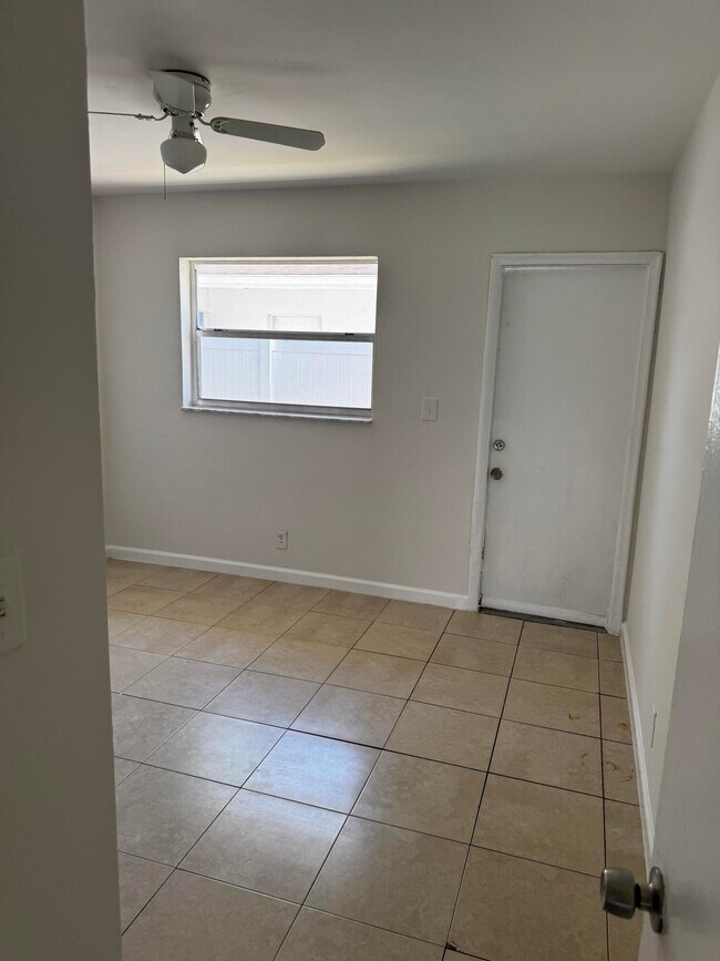 Foto del edificio - 704 SW 16th Ave