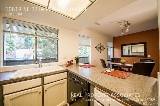 Foto del edificio - 10819 NE 37th Pl