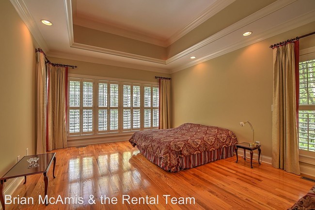 Building Photo - 5 br, 4.5 bath House - 111 Lands End Court