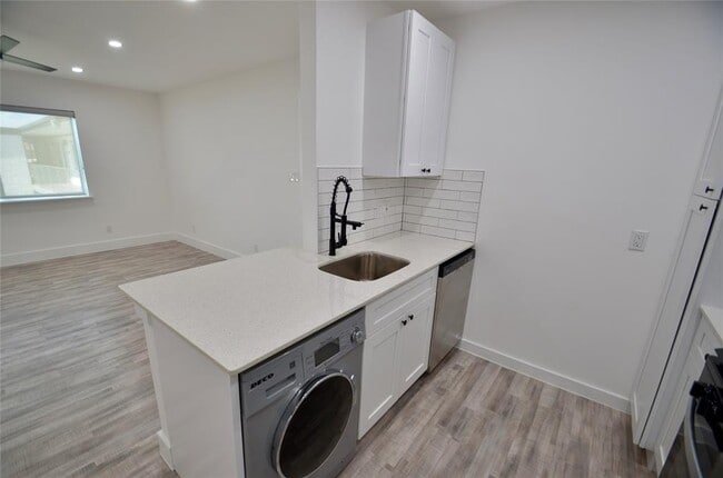 Foto del edificio - 1200 E 52nd St