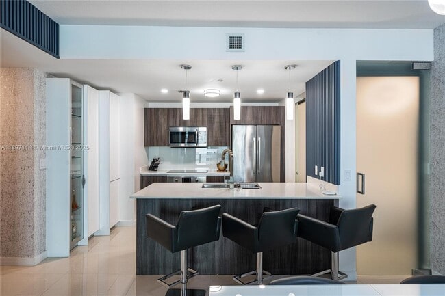Foto del edificio - 488 NE 18th St