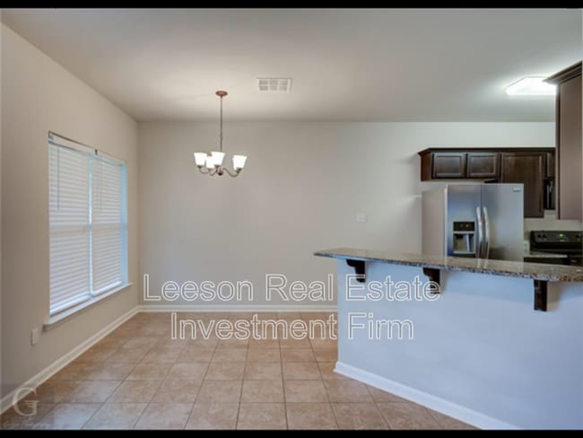 Building Photo - 652 Riverscape Dr