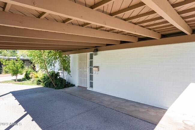 Building Photo - 1024 E Palo Verde Dr