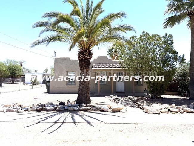 Foto del edificio - 2 Bedroom home on a large lot