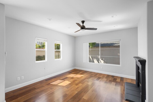 Building Photo - 629 W Stocker St