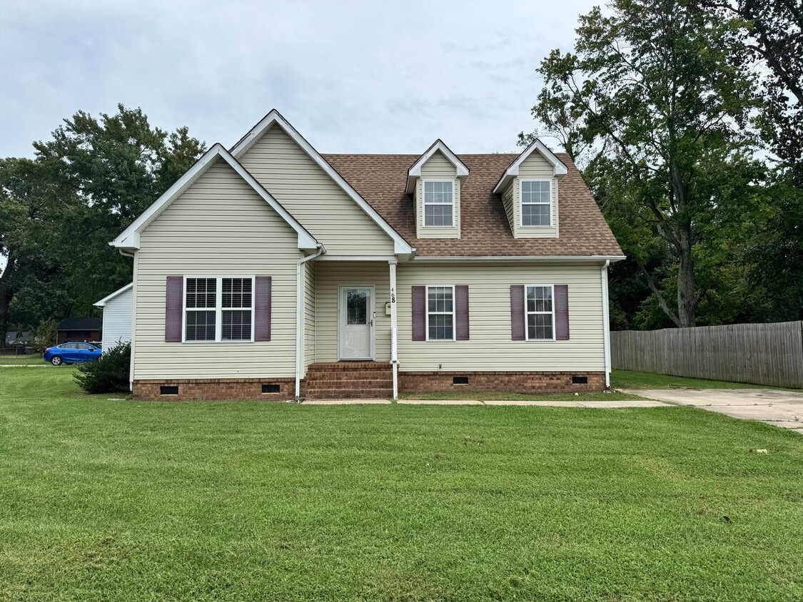 Primary Photo - Darlin' home waiting for you!