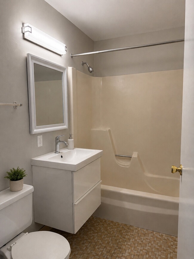 Studio, 1BA - 432SF - Bathroom - 360 Main