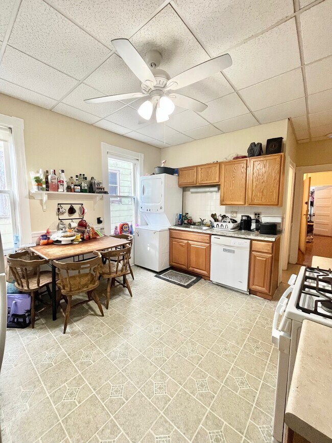 Foto del edificio - 88 Fisher Ave