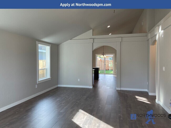 Building Photo - Newer 3 Bedroom 2 Bath Home-Large Fully Fenced Back Yard.