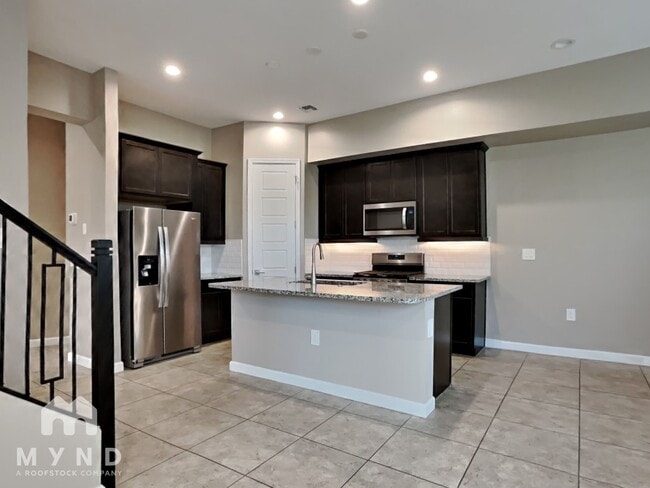 Building Photo - 4839 E Village Dr