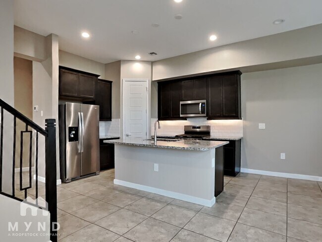 Foto del edificio - 4839 E Village Dr