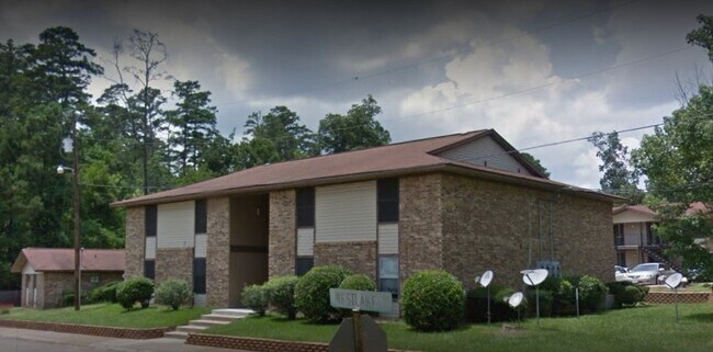 Building Photo - 1388 Adickes Allee St