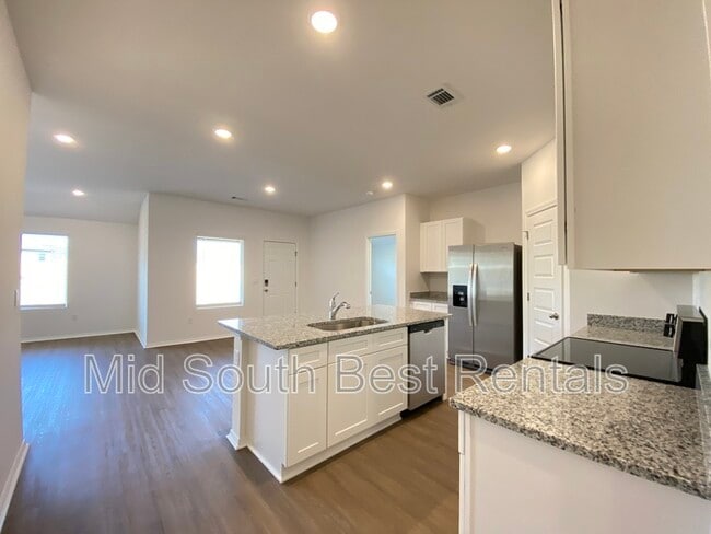 Foto del edificio - 44 Kelton Ln