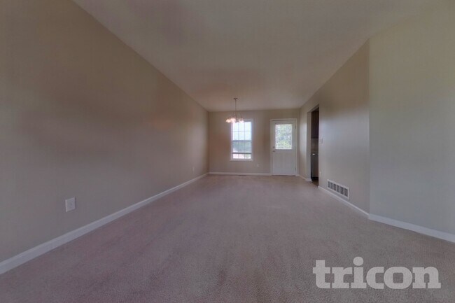 Foto del edificio - 404 Remington Ct