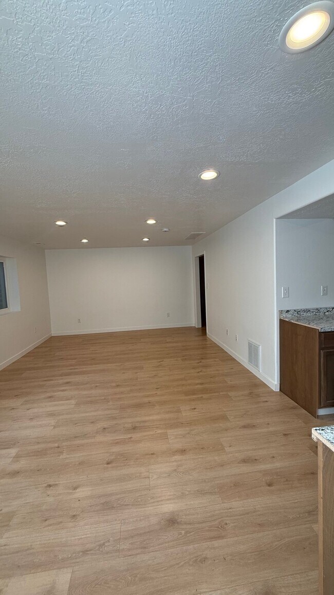 Building Photo - 1184 N 850 E