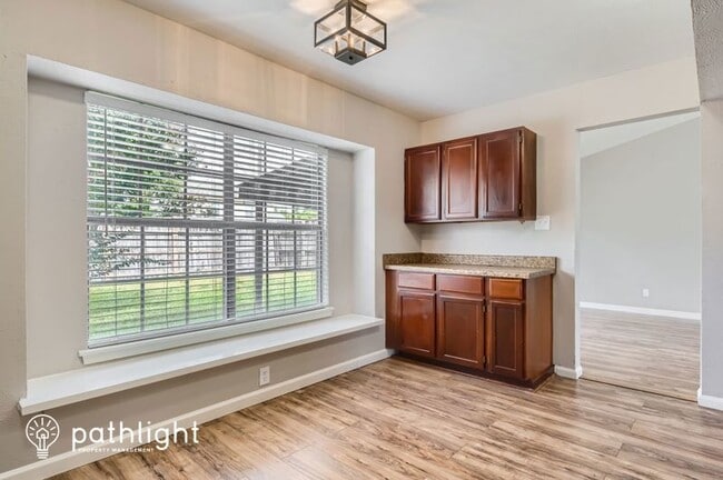 Building Photo - 4613 Monterrey Dr