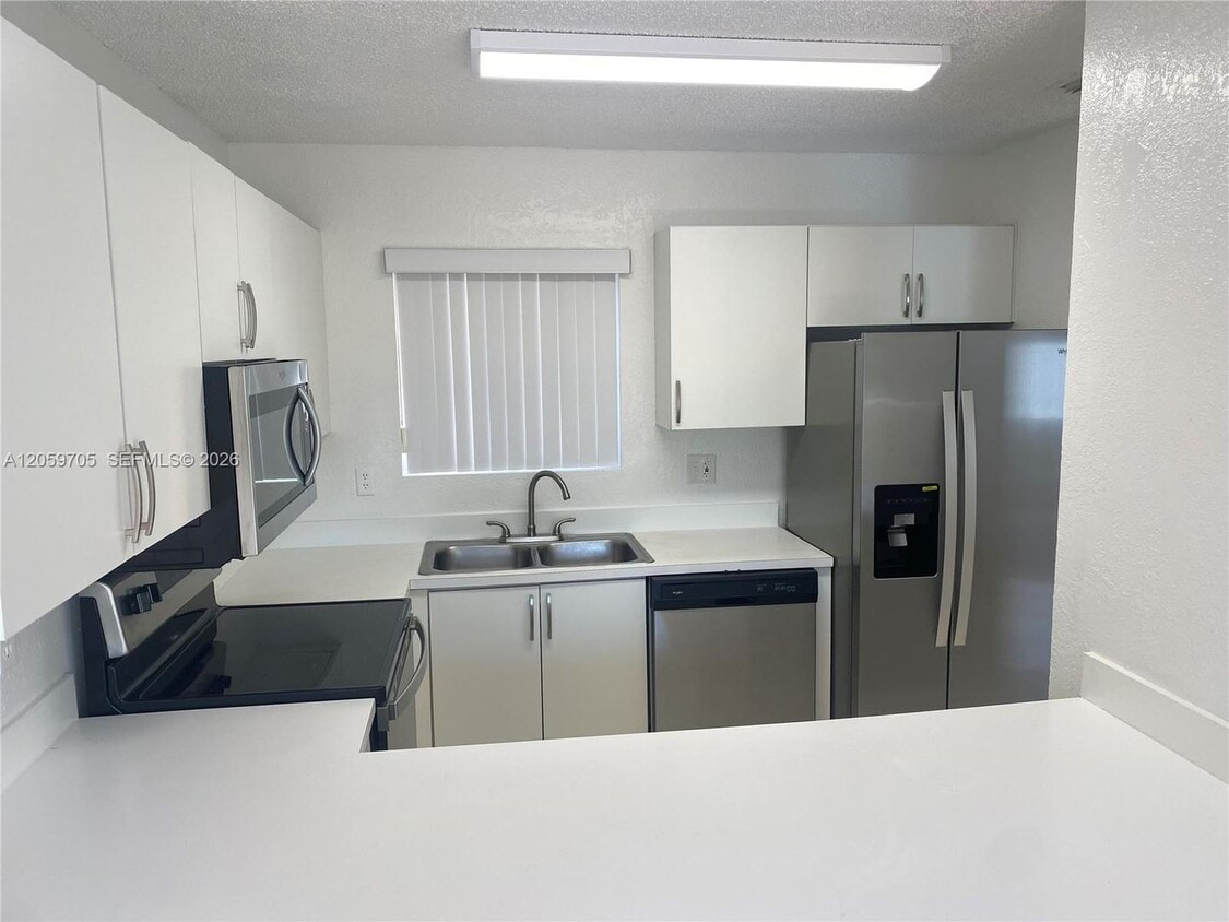Photo - 6225 Kendale Lakes Circle 253, Miami, FL 33183