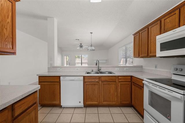 Building Photo - 9808 Nixon Dr